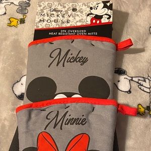 Mickey Mouse 2pk Oversized Heat Resistant Oven Mitts